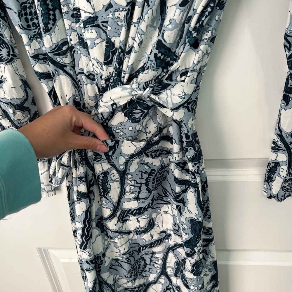 Peruvian Connection Navy and White Robe - Picture 5 of 10